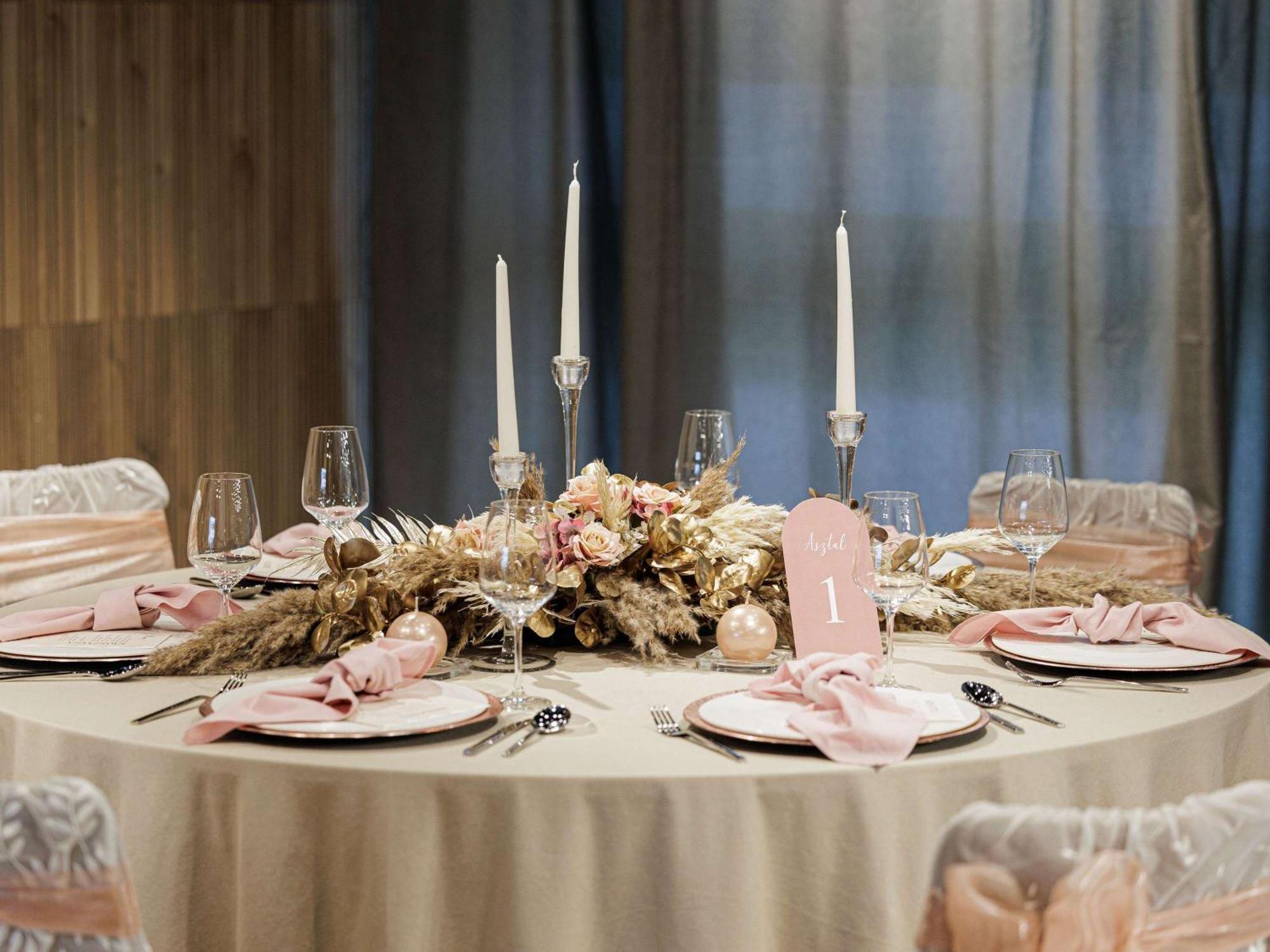 Minaro Hotel Tokaj - Mgallery Collection (Adults Only) Exterior foto A table set for a wedding reception